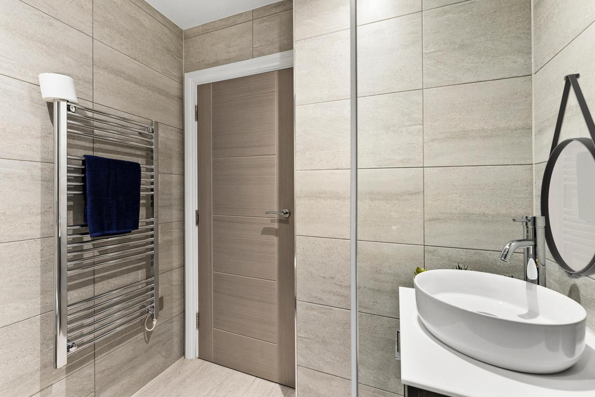 Stylish Large Leeds Apartment - Parking Екстериор снимка